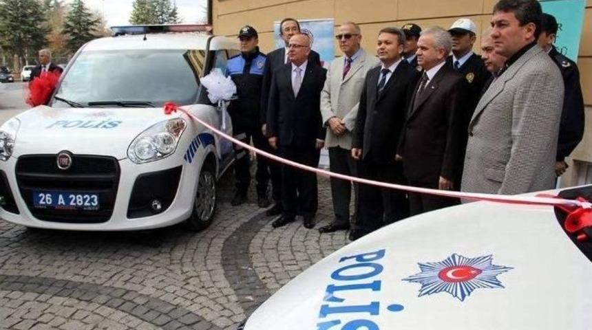 Eto Ve Eti Eskişehir Emniyet M&uuml;d&uuml;rl&uuml;ğ&uuml;ne 2 Binek Ara&ccedil; Hibe Etti