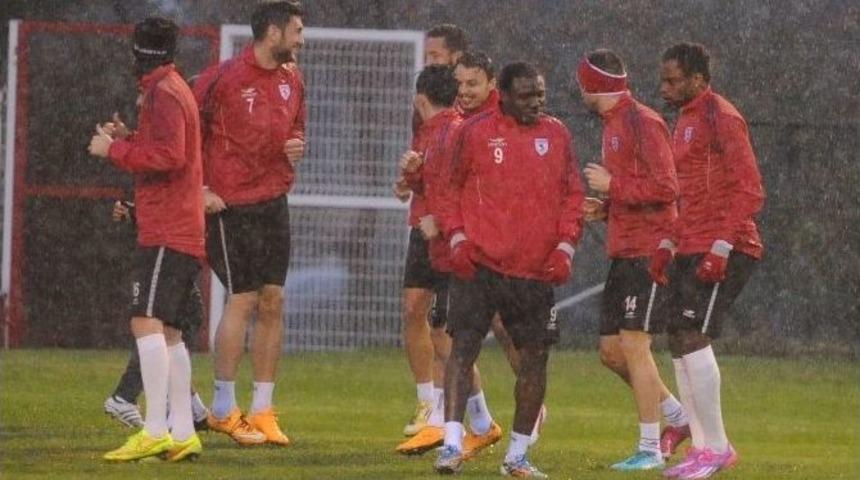 Yağmur Altında İdman