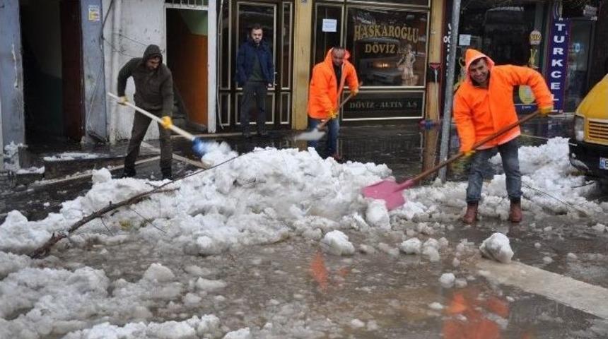 Tunceli Ovacık Karayoluna &Ccedil;ığ D&uuml;şt&uuml;