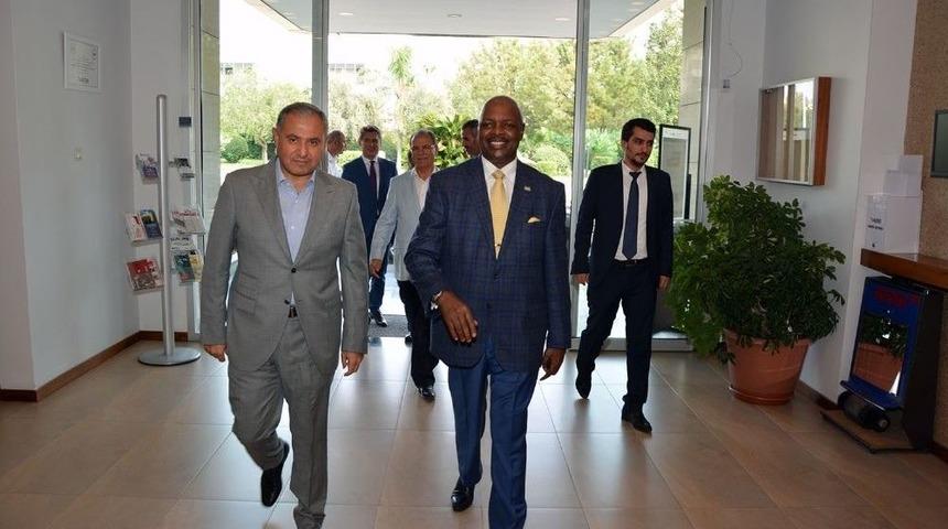 Ruanda B&uuml;y&uuml;kel&ccedil;isi&rsquo;nden Aosb&rsquo;ye Ziyaret