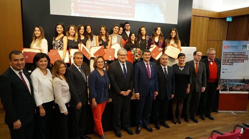 &Ccedil;ift Diplomalı T&uuml;rk-alman Hukuk Lisans Programı İlk Mezunlarını Verdi