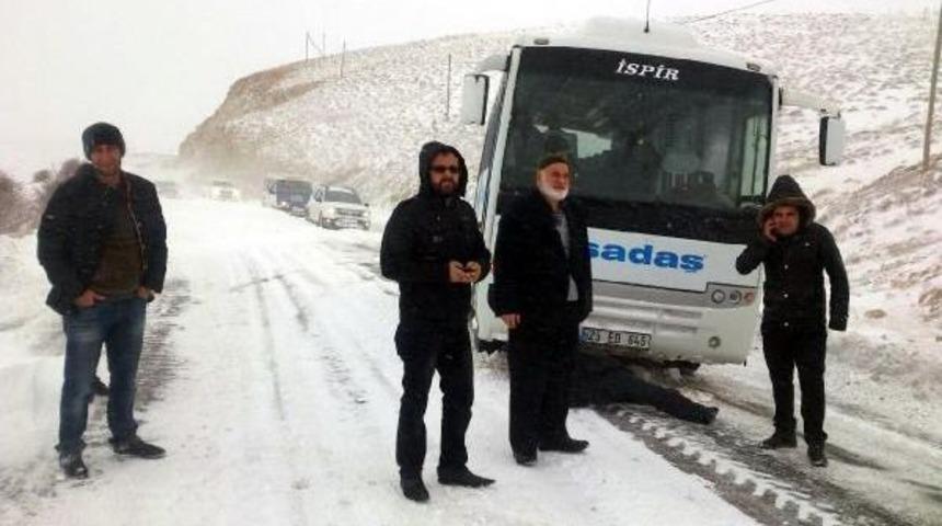 Tipide 10 Ara&ccedil;ta 50 Kişi Mahsur