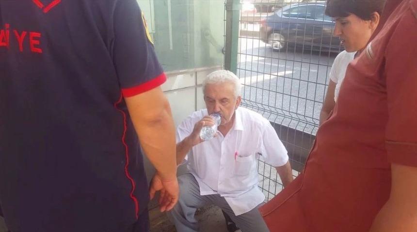 Asans&ouml;rde Mahsur Kalan Yaşlı Adamı İtfaiye Ekipleri Kurtardı