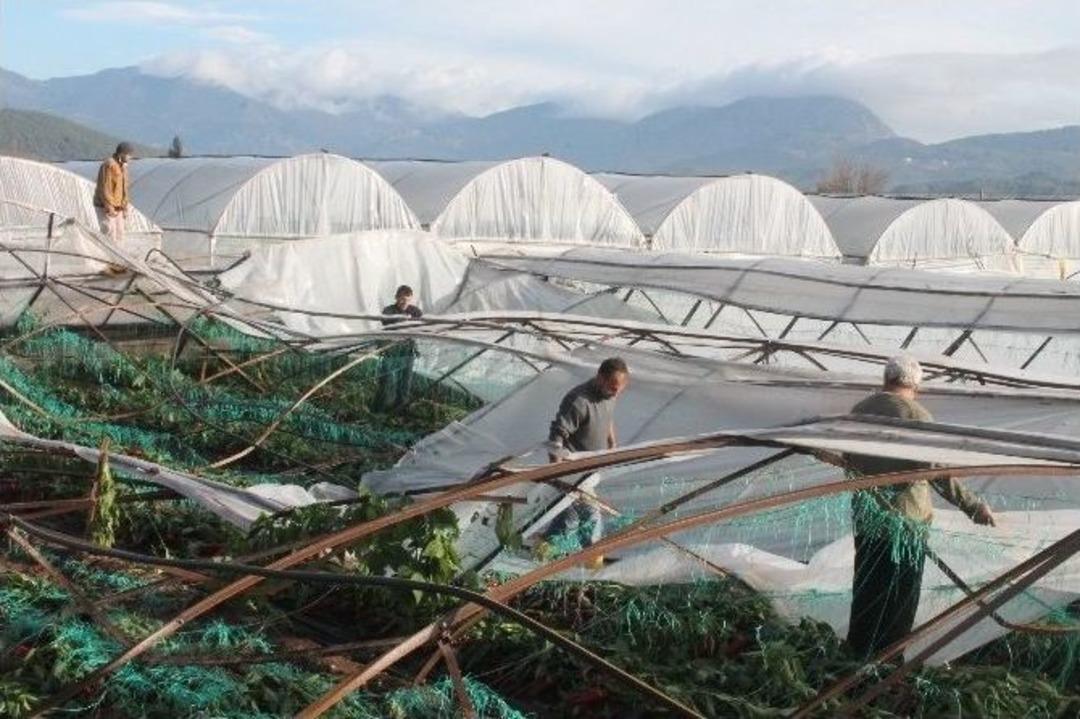Hortum Y&uuml;zlerce Serayı Yerle Bir Etti