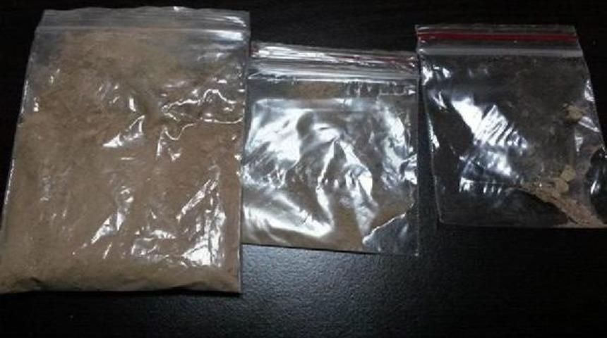 ARANAN Ş&Uuml;PHELİ, UYUŞTURUCUYLA YAKALANDI