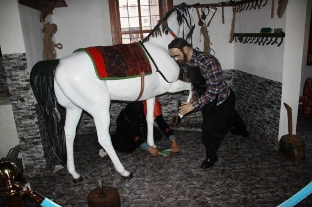 Ge&ccedil;mişten G&uuml;n&uuml;m&uuml;ze &Ccedil;ubuk&rsquo;un Değerleri Sergisi A&ccedil;ıldı