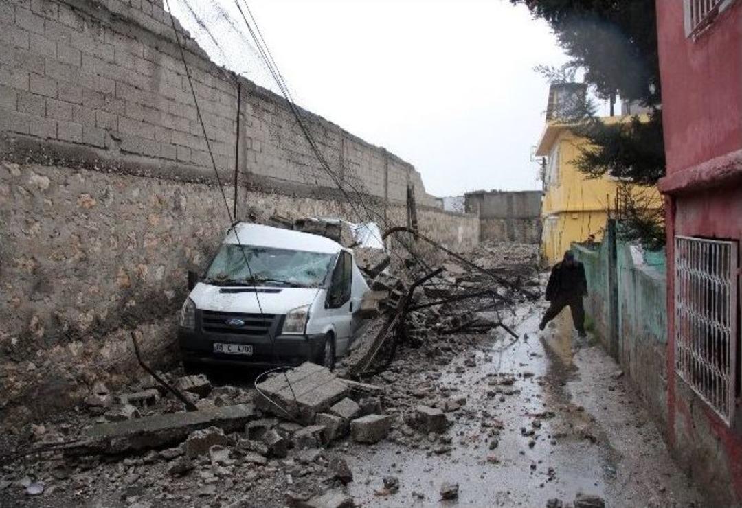 Adana&rsquo;da Fırtına Ve Yağmur Yıktı Ge&ccedil;ti
