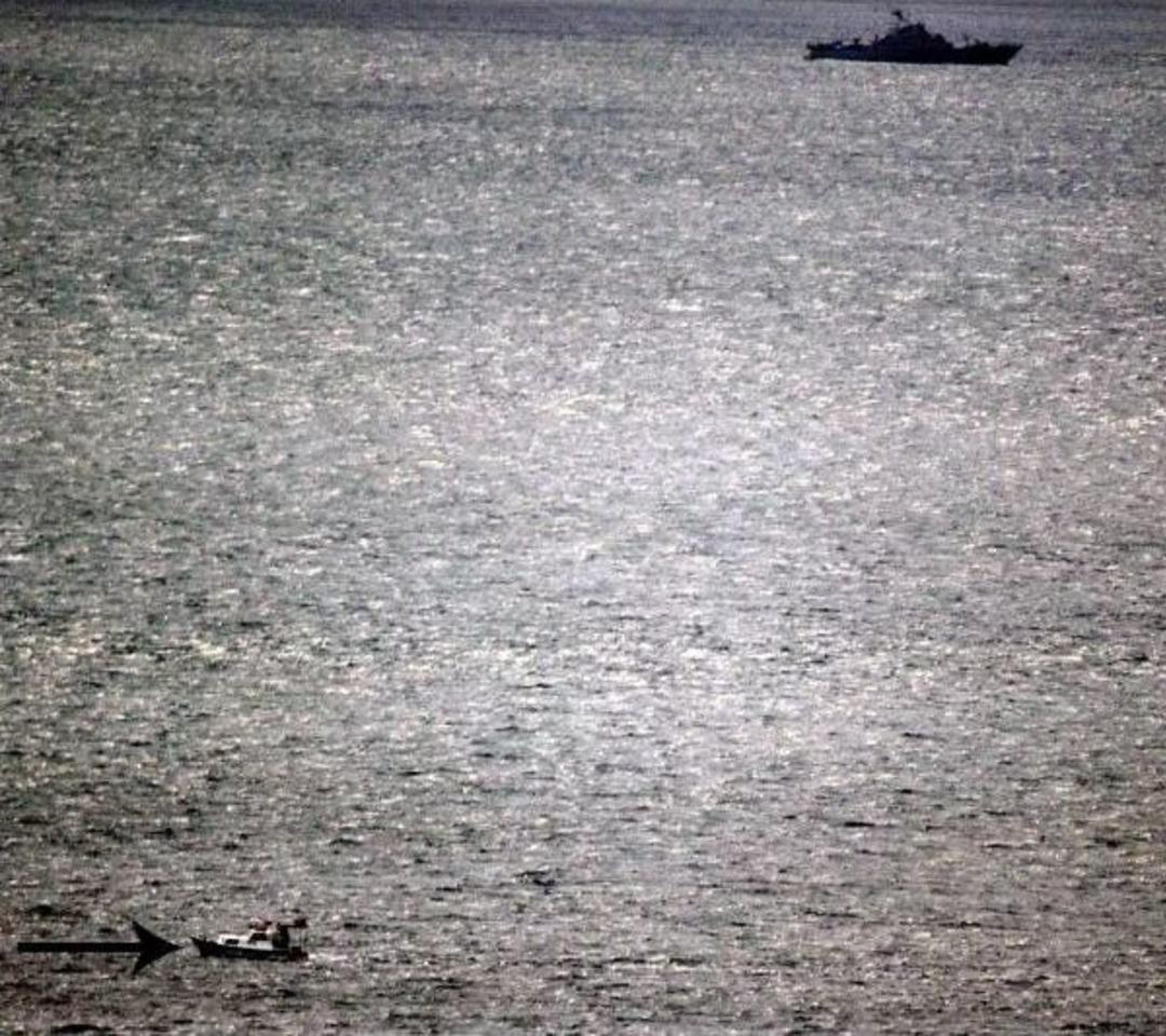 T&Uuml;RK DENİZALTISI İLE YUNAN BOTU YİNE KARŞI KARŞIYA GELDİ