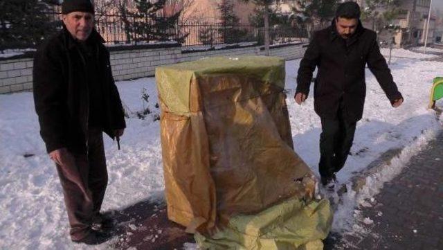 Muş'ta Sokak Çeşmeleri De Naylonla Kaplandı