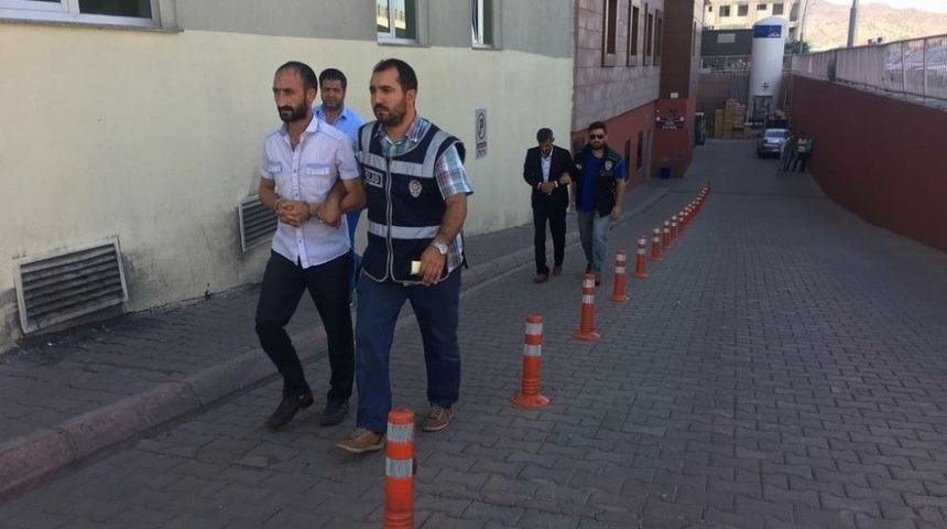 Uyuşturucu Operasyonunda G&ouml;zaltına Alınan 3 Zanlı Adliyeye Sevk Edildi