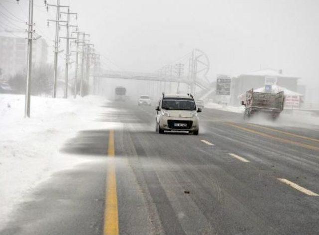 Bitlis&rsquo;Te 228 K&ouml;y Yolu Ulaşıma Kapandı 1