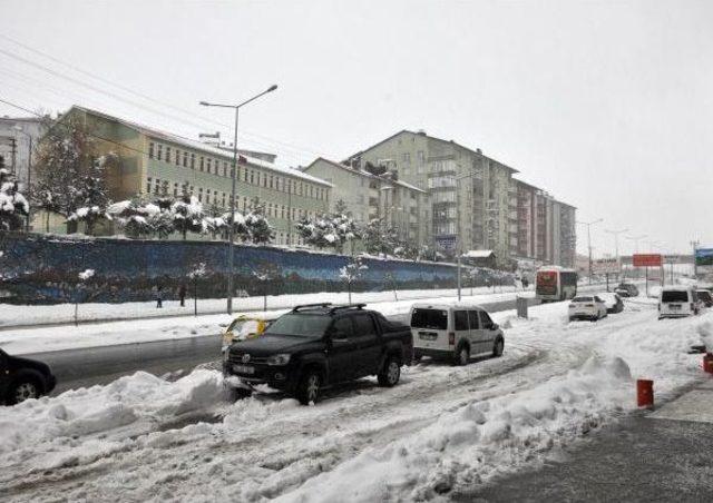 Bitlis&rsquo;Te 228 K&ouml;y Yolu Ulaşıma Kapandı 3