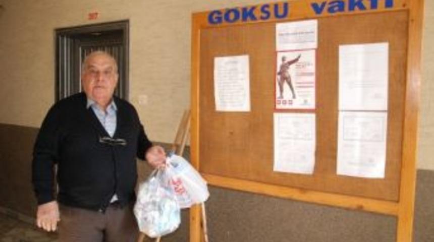 Atık Toplayarak Doğayı Koruyor, &Ouml;ğrencileri Okutuyor