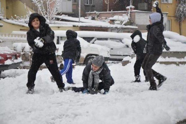 Kula'da Kapanan Yol Tekrar Ulaşıma Açıldı (2)