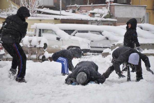 Kula'da Kapanan Yol Tekrar Ulaşıma Açıldı (2)