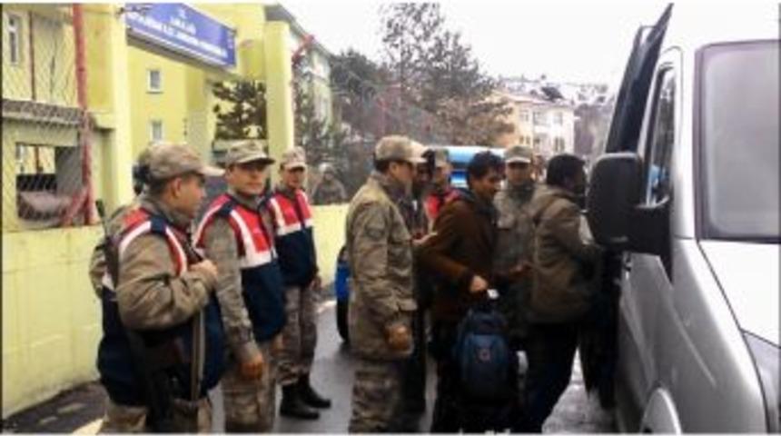 Sivas&rsquo;ta 27 Ka&ccedil;ak G&ouml;&ccedil;men Yakalandı