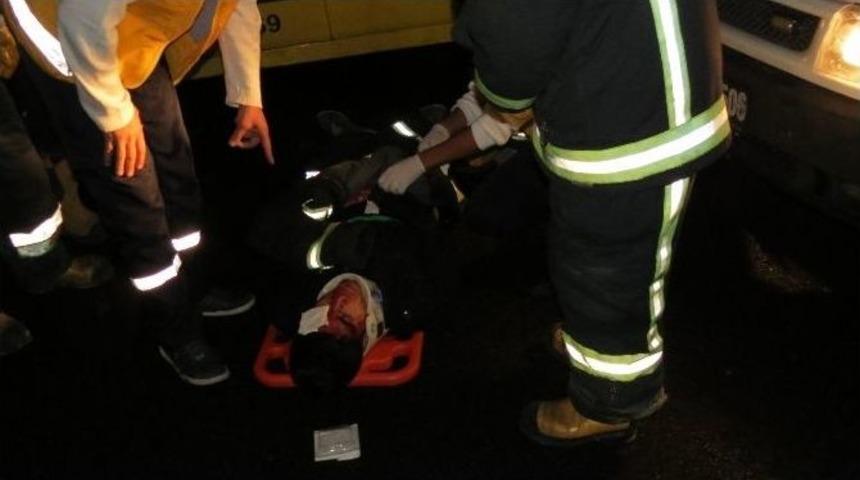 Ticari Taksi İle Otomobil &Ccedil;arpıştı: 4 Yaralı