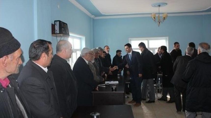 &Ouml;zalp Kaymakamı &Ccedil;i&ccedil;ek&rsquo;in Taziye Ziyareti