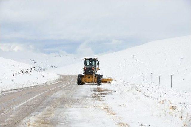 Büyükşehir Belediyesi Kapanan Yolları Açıyor