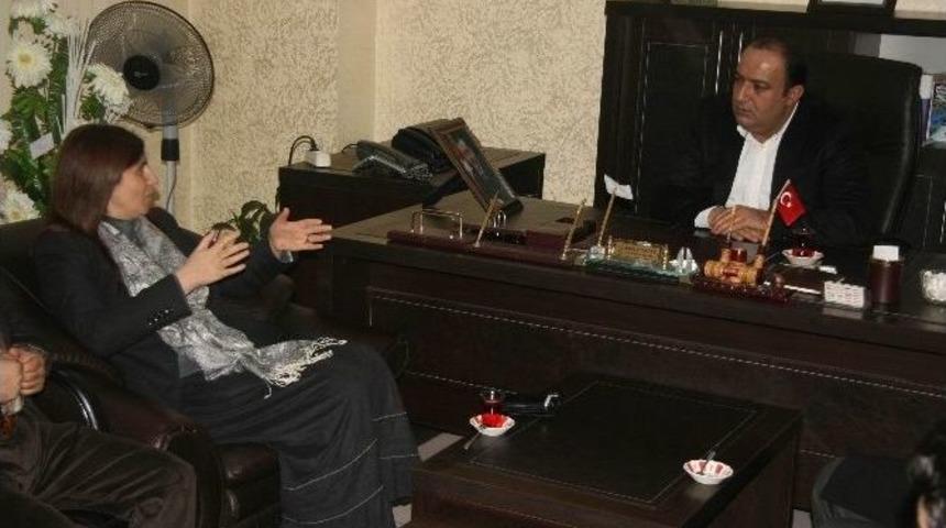 Milletvekili Beyaz, Ak Parti Sur Ve Yenişehir İl&ccedil;e Başkanlıklarını Ziyaret Etti