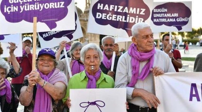 Saat Kulesi Ile Alzheimer Farkındalığı