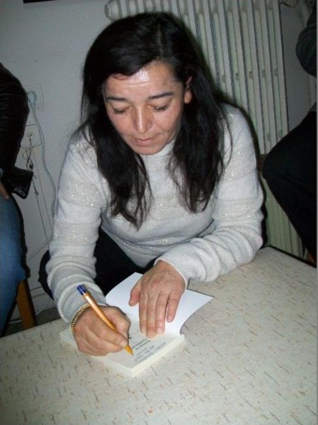 Pancar Tarlasındaki Yevmiyeli İş&ccedil;ilikten Edebiyat D&uuml;nyasına