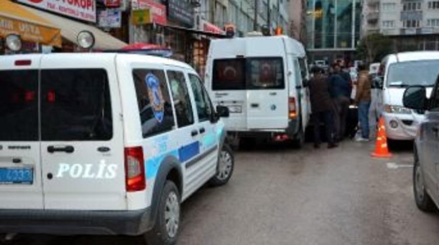 Adliye &Ouml;n&uuml;nde Ş&uuml;pheli Paket Paniği