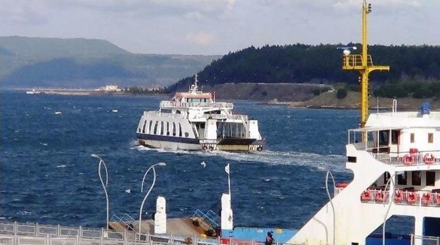 Çanakkale Boğazında Fırtına Deniz Ulaşımını Aksatıyor