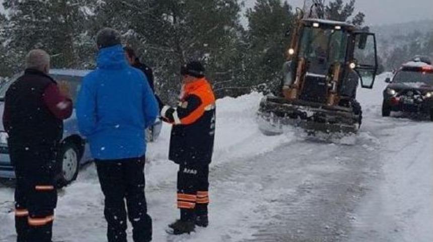 Denizli'de Karda Mahsur Kalan 6 Kişi Kurtarıldı