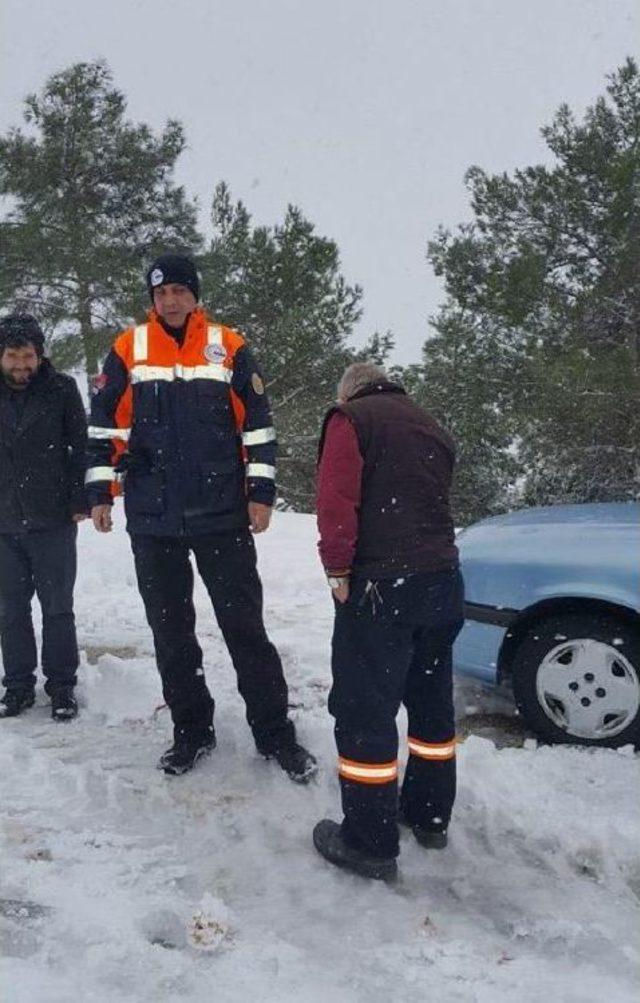 Denizli'de Karda Mahsur Kalan 6 Kişi Kurtarıldı