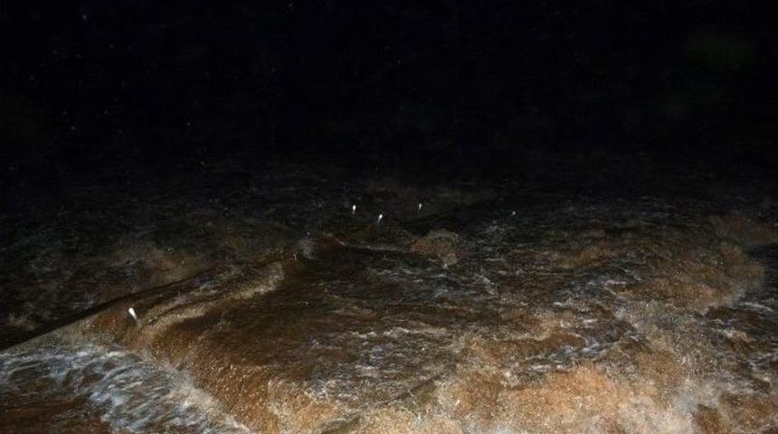 Siverek’te Tarım Arazileri Ve İnşaat Temelleri Su Altında Kaldı