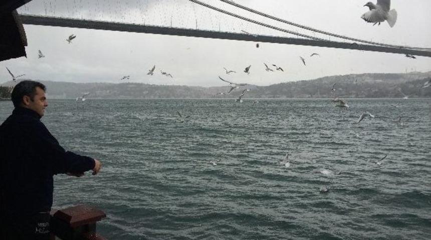 İstanbul Boğazı&rsquo;ndan "dolu" Ge&ccedil;ti