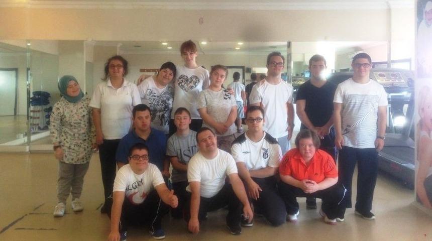 İzmit Belediyesi Down Sendromlular İ&ccedil;in Spor Etkinlikleri D&uuml;zenliyor