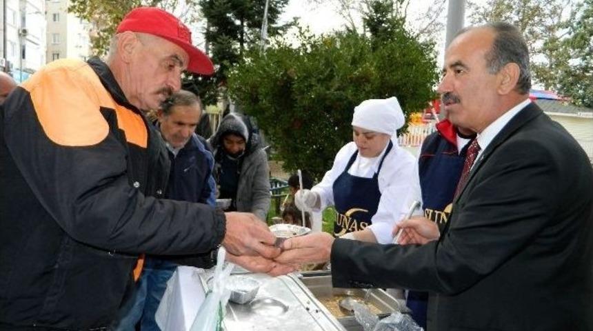 Mudanya Belediyesi 5 Bin Kişiye Aşure Dağıttı