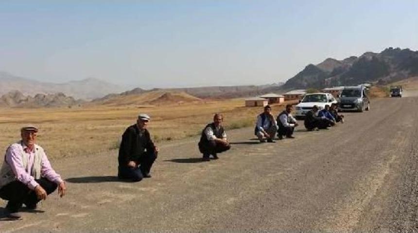 K&ouml;yl&uuml;lerin Asfalt Eylemi