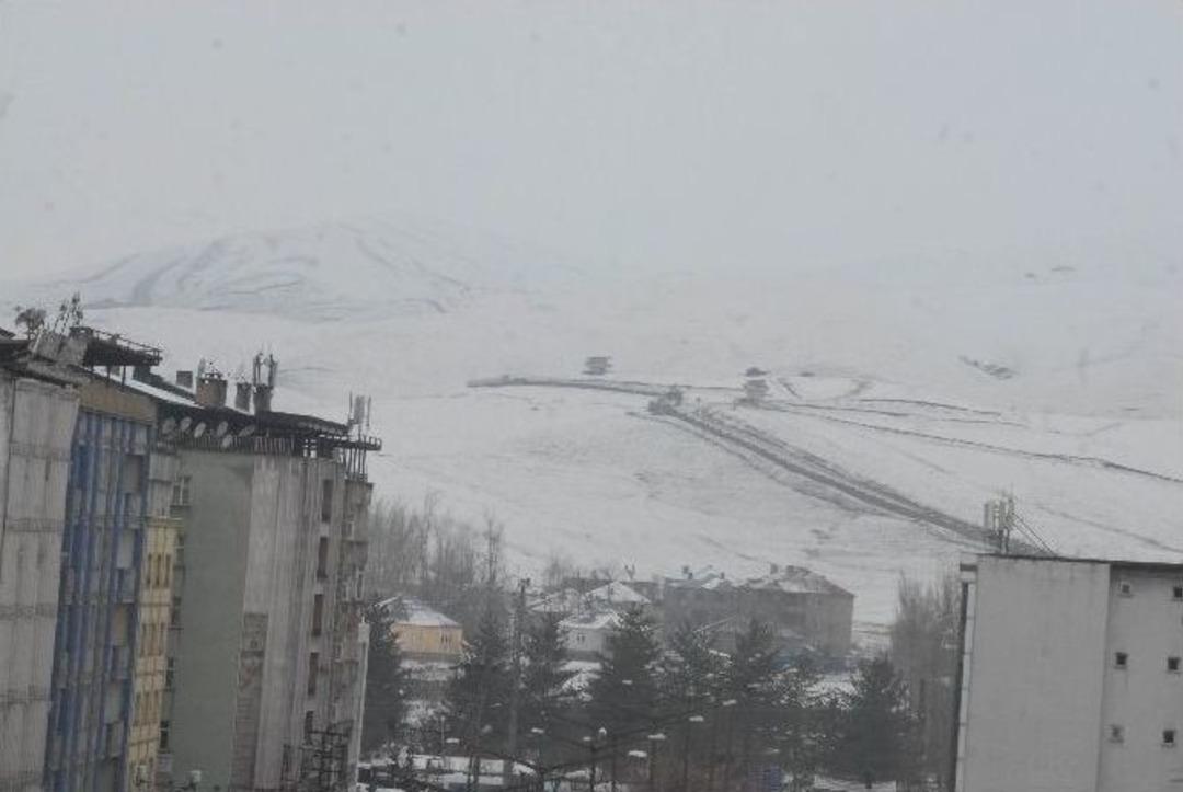 Y&uuml;ksekova&rsquo;da Kar Yağışı