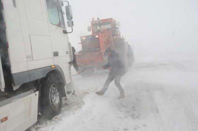 Sivas- Malatya Karayolu Trafiğe Kapandı (2)