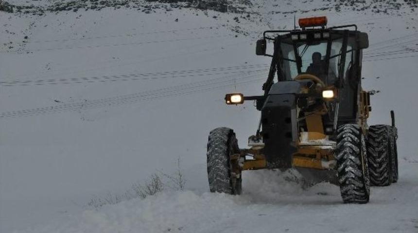 Patnos&rsquo;ta 12 K&ouml;y Yolu Ulaşıma Kapandı