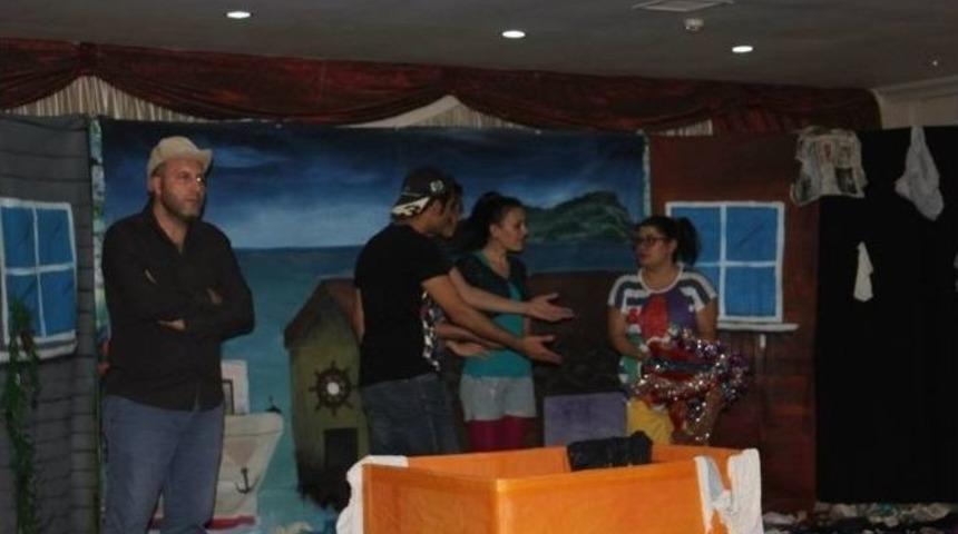 &Ccedil;ocuklara &Ccedil;evre Temizliğini Anlatan Tiyatro Oyunu Sergilendi