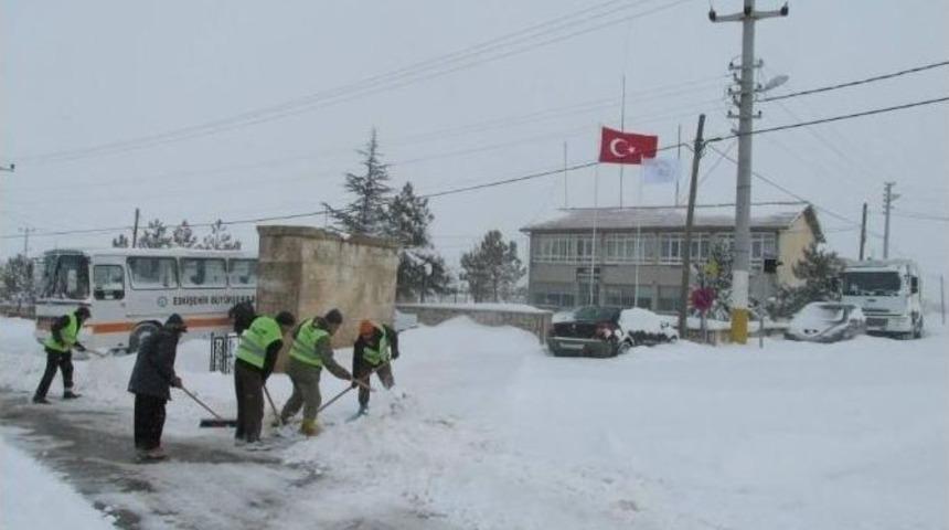 Eskişehir&rsquo;in Han İl&ccedil;esinde Karla M&uuml;cadele &Ccedil;alışmaları