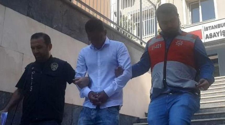 Kolundaki Altın Saati Bile Almış