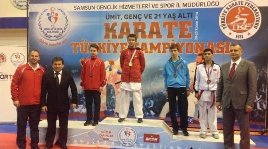 D&uuml;zceli Karateciler Derece Yaptı