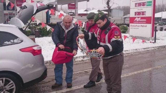 Kar Lastiği Ve Zinciri Olmayanlar Kandıra’ya Gidemiyor