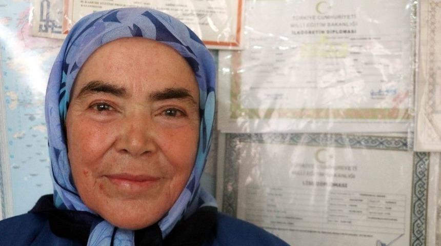 72 Yaşında Lise Mezunu Oldu, Amacı Son Nefesine Kadar Okumak