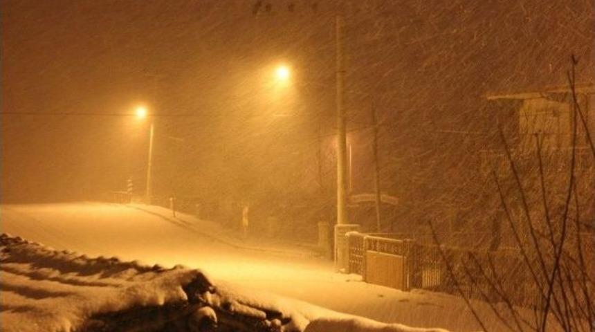 Emirdağ&rsquo;da Eğitime Kar Engeli