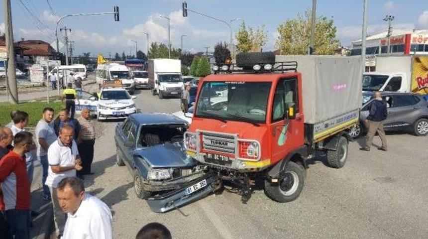 D&uuml;zce'de Otomobil Ve Kamyon &Ccedil;arpıştı: 4 Yaralı