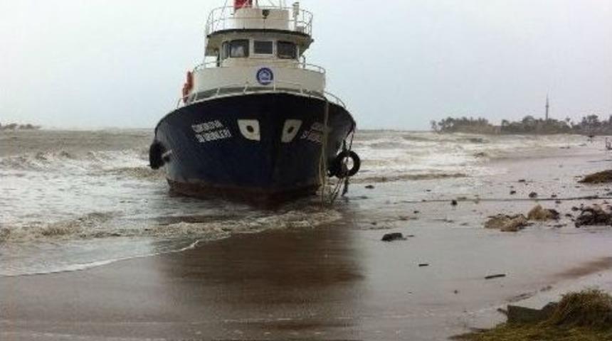 Şiddetli Yağış Ve Fırtına Yumurtalık İl&ccedil;esini Vurdu