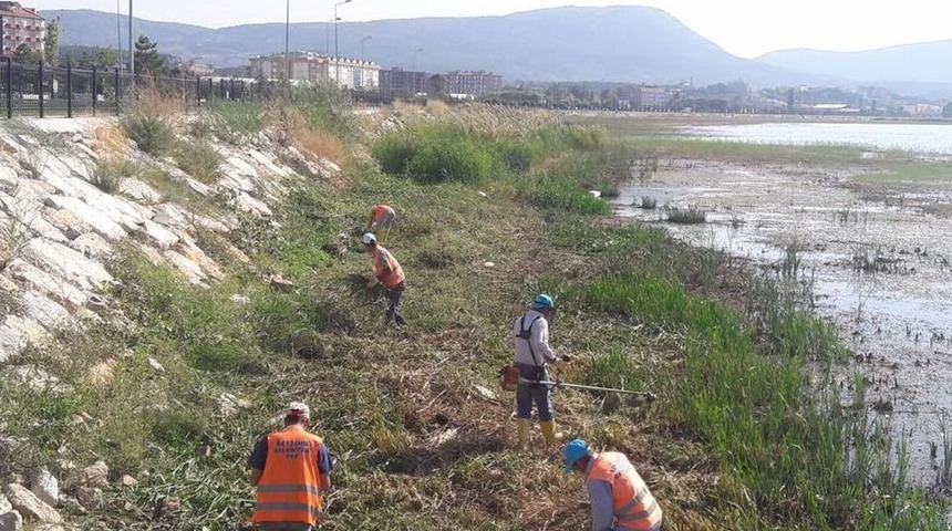 Beyşehir G&ouml;l&uuml; Kıyıları Ve Bsa Kanalında Temizlik Mesaisi
