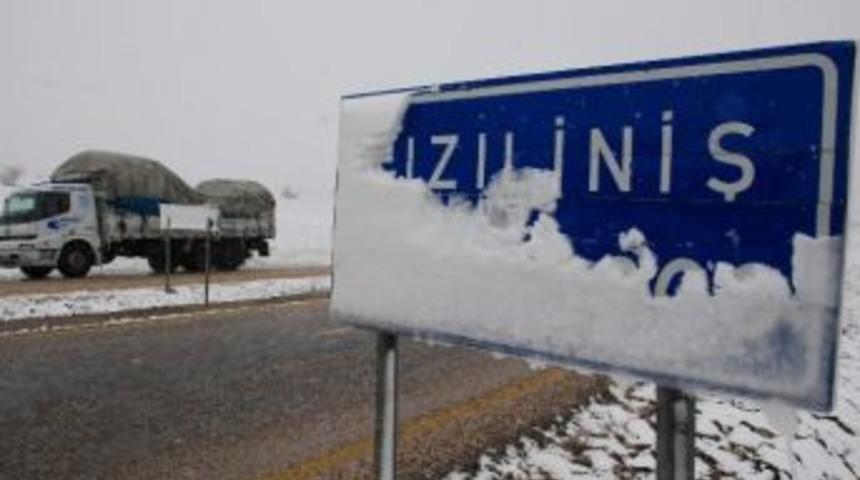 Tokat&rsquo;ta 81 K&ouml;y Yolu Ulaşıma Kapandı, U&ccedil;ak Seferleri İptal Edildi