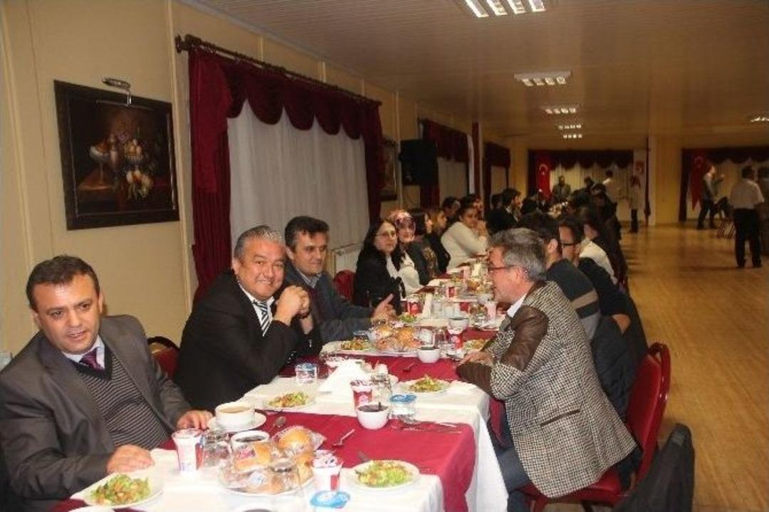 Bilecik Şeyh Edebali &Uuml;niversitesi&rsquo;nden B&ouml;l&uuml;m Birincisi &Ouml;ğrencilere Yemek